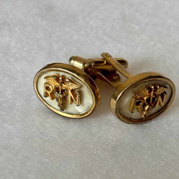 Anson Vintage RN Cufflinks – 1960s Gold Tone Lucite, Mid-Century Medical Caduceu - Picture 2 of 11